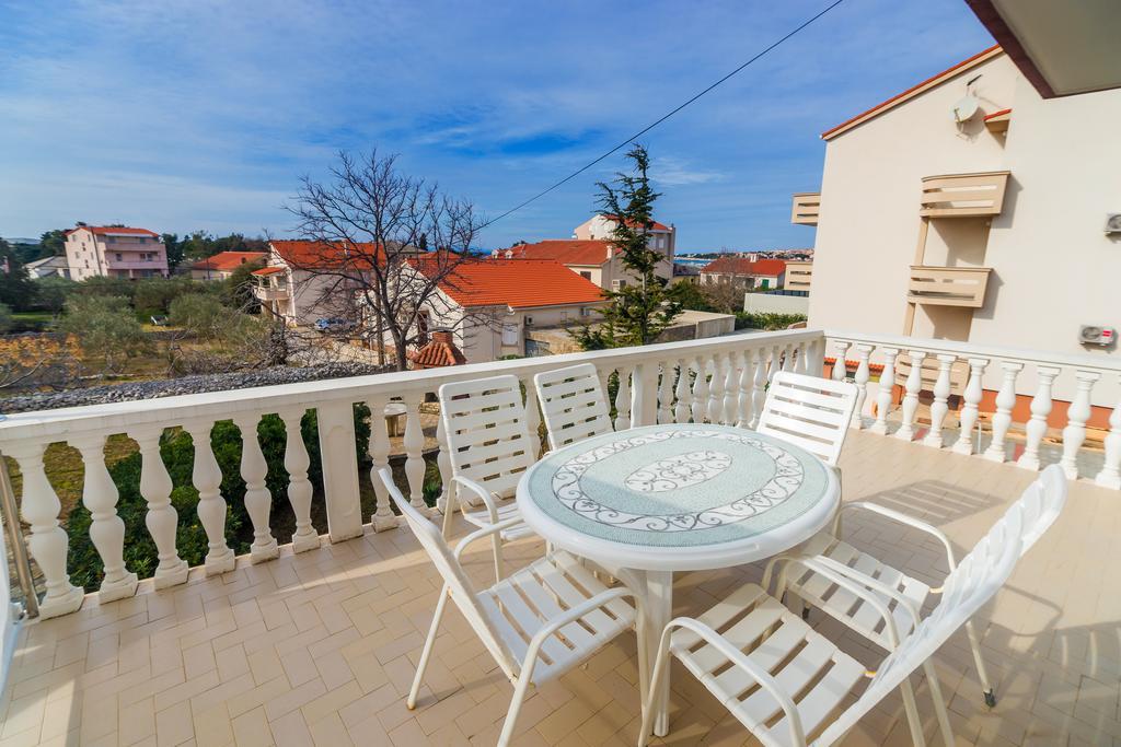 Pool Apartments Galeb Novalja Bilik gambar